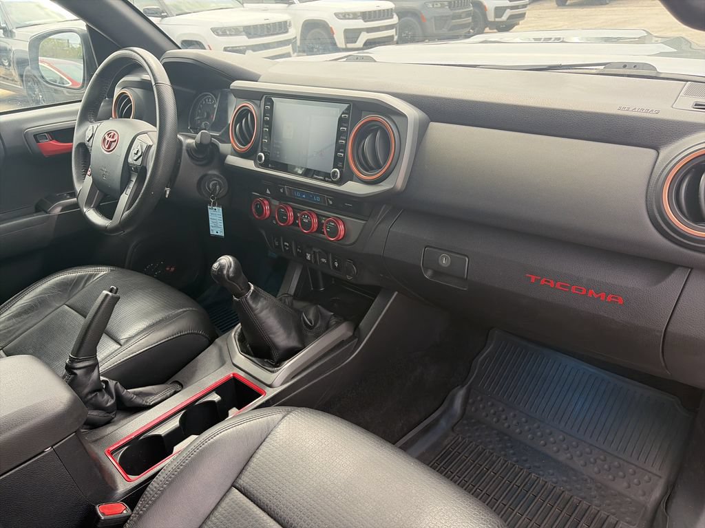 Used 2020 Toyota Tacoma TRD Sport w/ TRD Premium Sport Package AWD/4WD image 29