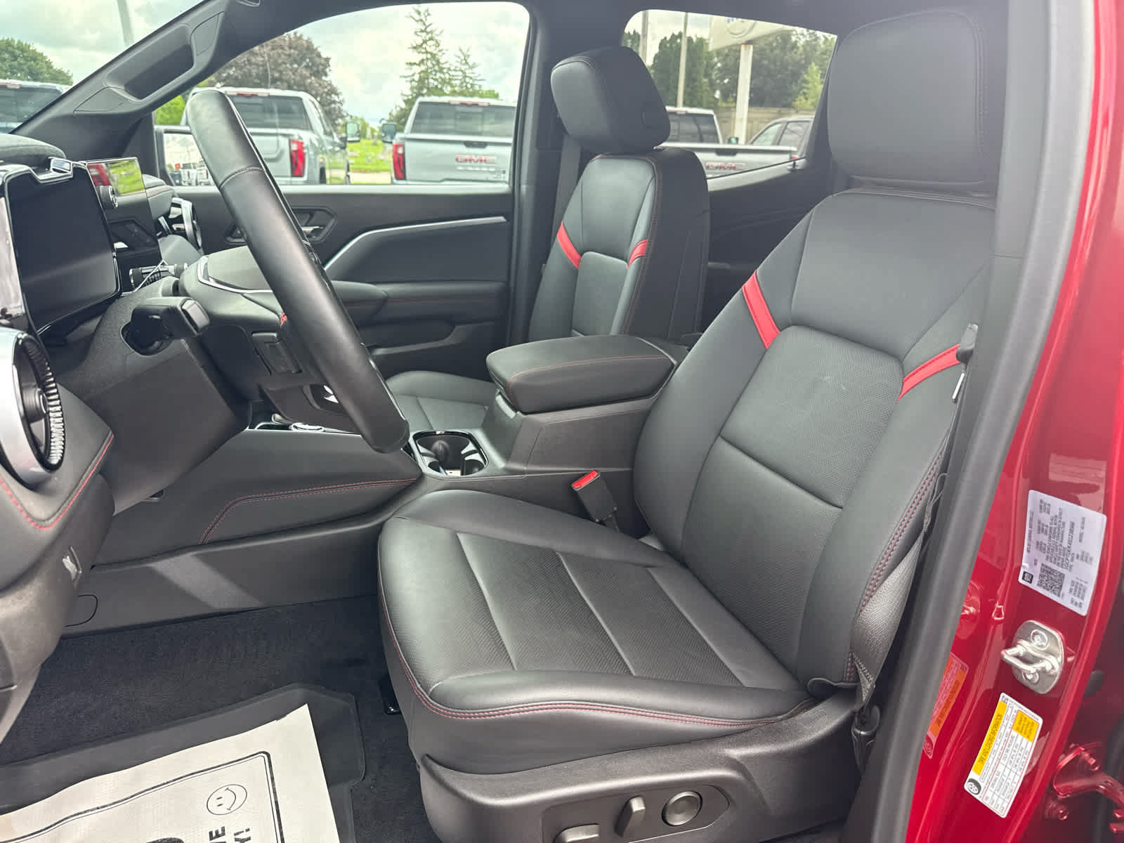 Certified 2025 Chevrolet Colorado Z71 w/ Technology Package AWD/4WD image 10