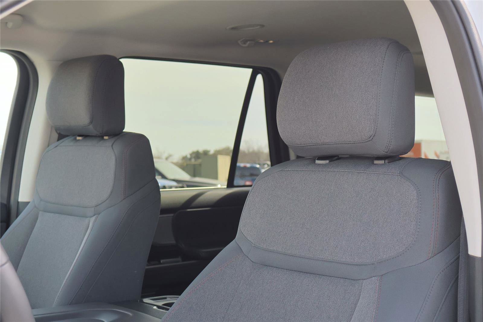 Used 2025 Ford Expedition Active image 13