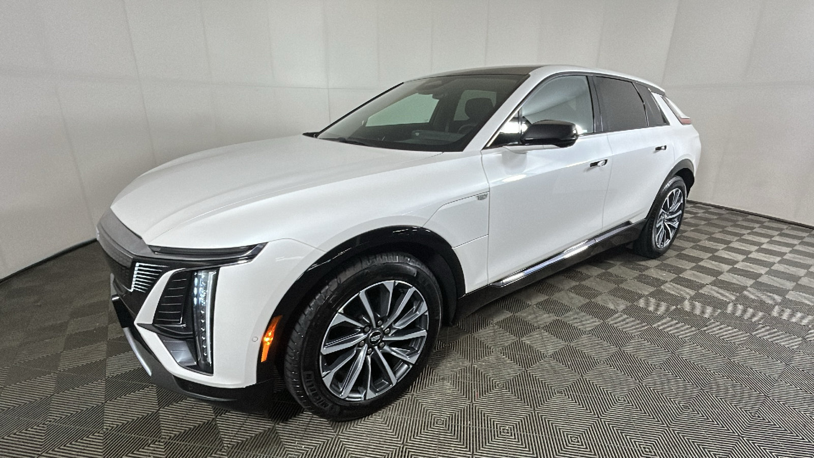 Used 2024 Cadillac Lyriq Sport w/ LPO, Floor Liner Package AWD/4WD image 8