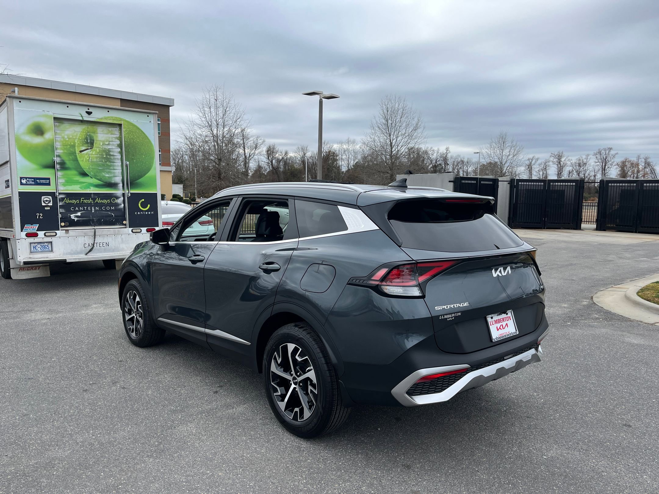 Used 2025 Kia Sportage EX image 5