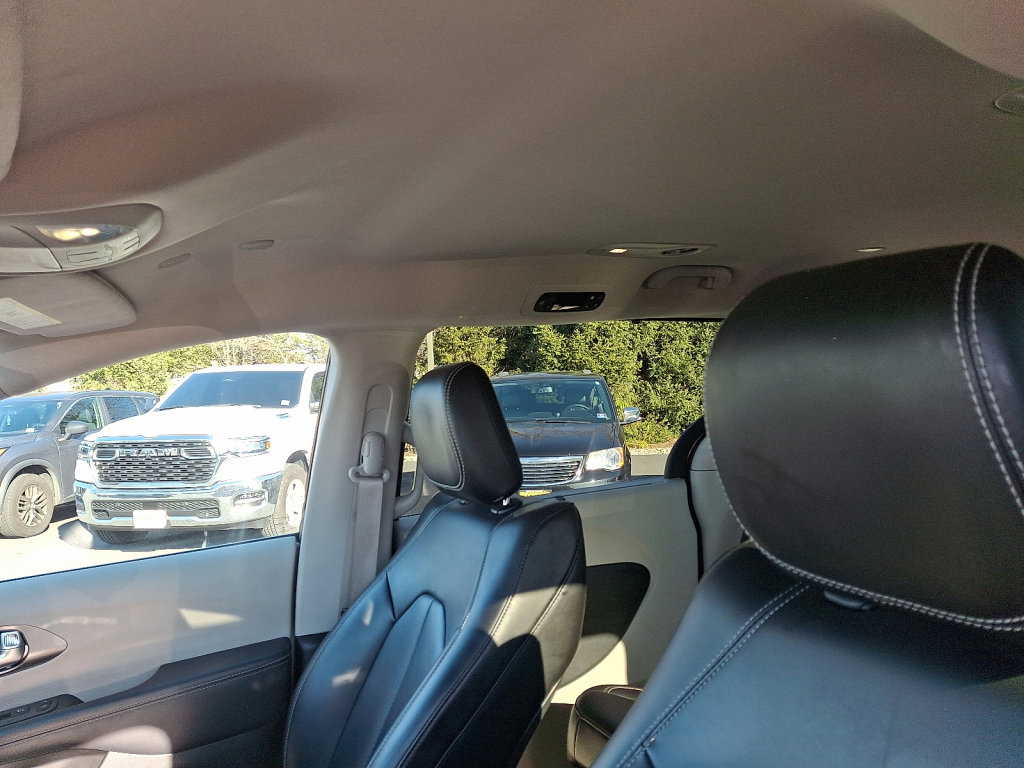 Certified 2023 Chrysler Pacifica Touring-L image 23