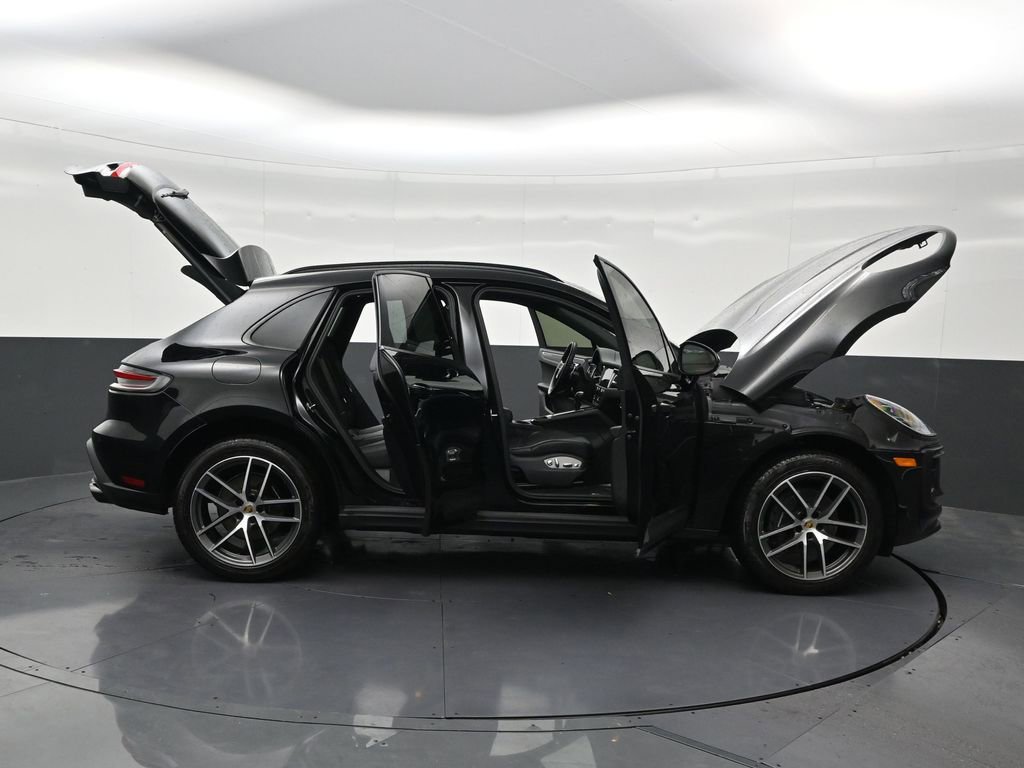 Used 2022 Porsche Macan AWD/4WD image 34