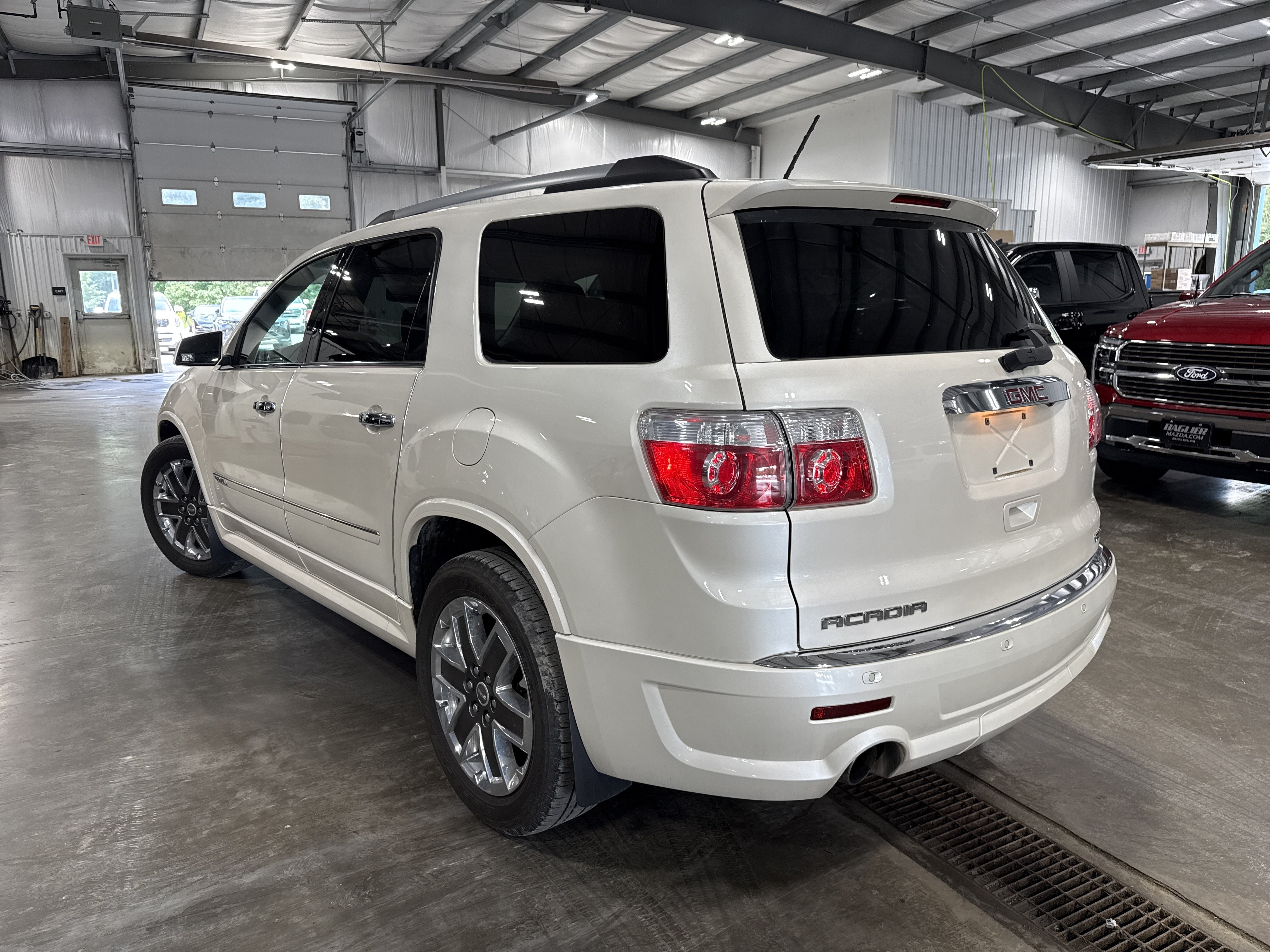Used 2011 GMC Acadia Denali AWD/4WD image 4