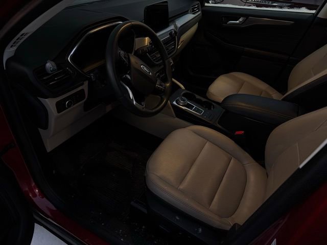 Used 2022 Ford Escape Titanium w/ Class II Trailer Tow Package image 17