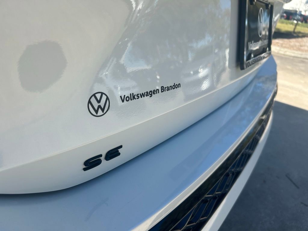 Certified 2025 Volkswagen Tiguan SE R-Line image 31