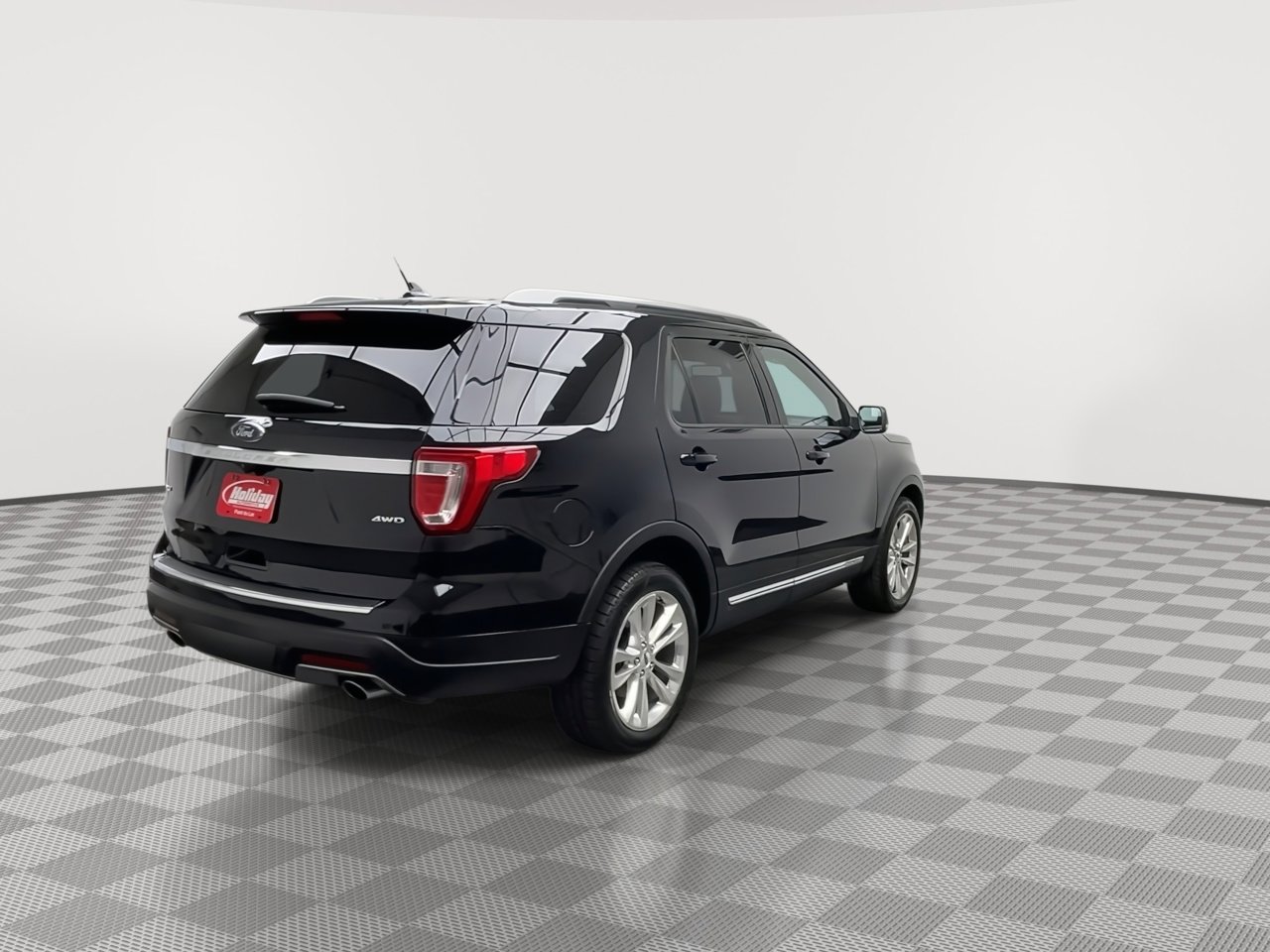 Used 2018 Ford Explorer XLT w/ Equipment Group 202A AWD/4WD image 41