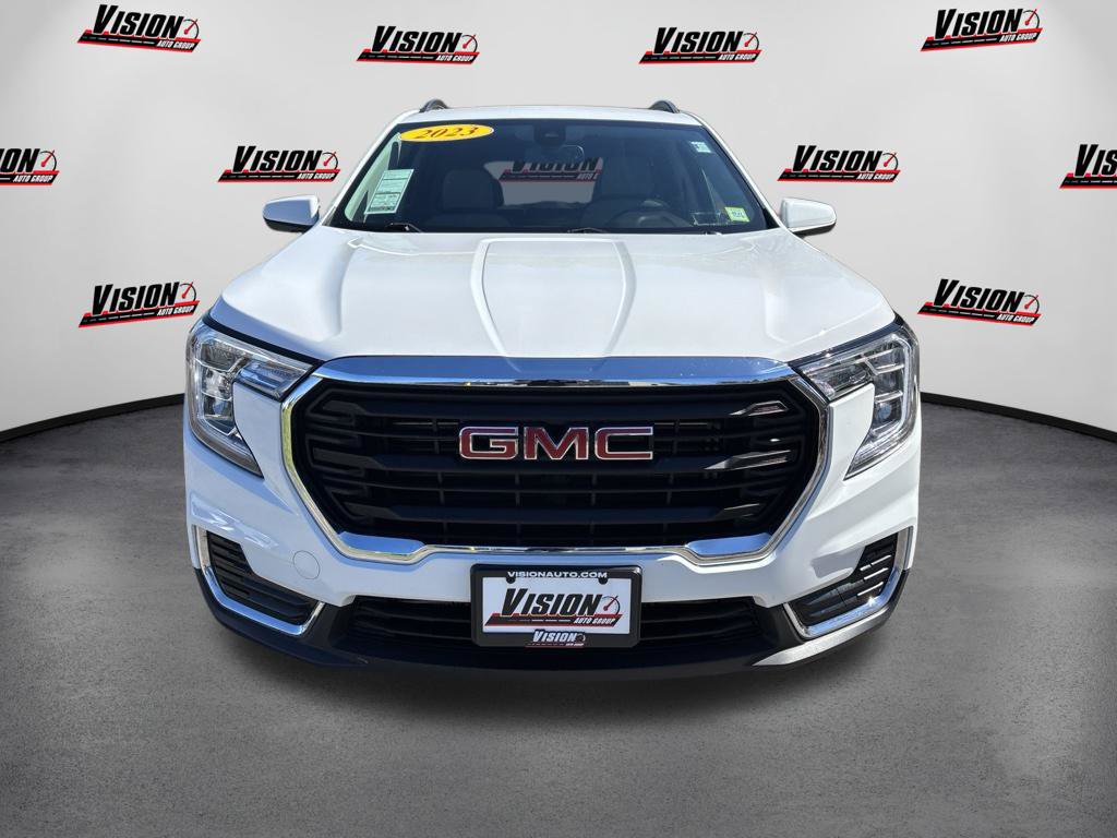Used 2023 GMC Terrain SLE w/ Driver Convenience Package AWD/4WD image 2