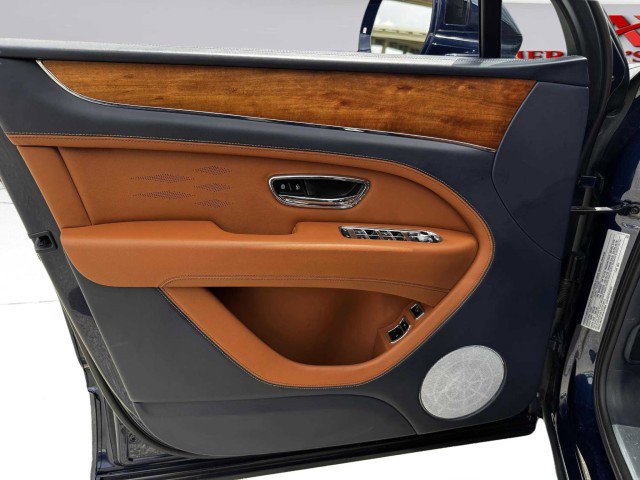 Used 2023 Bentley Bentayga Extended Wheelbase image 23