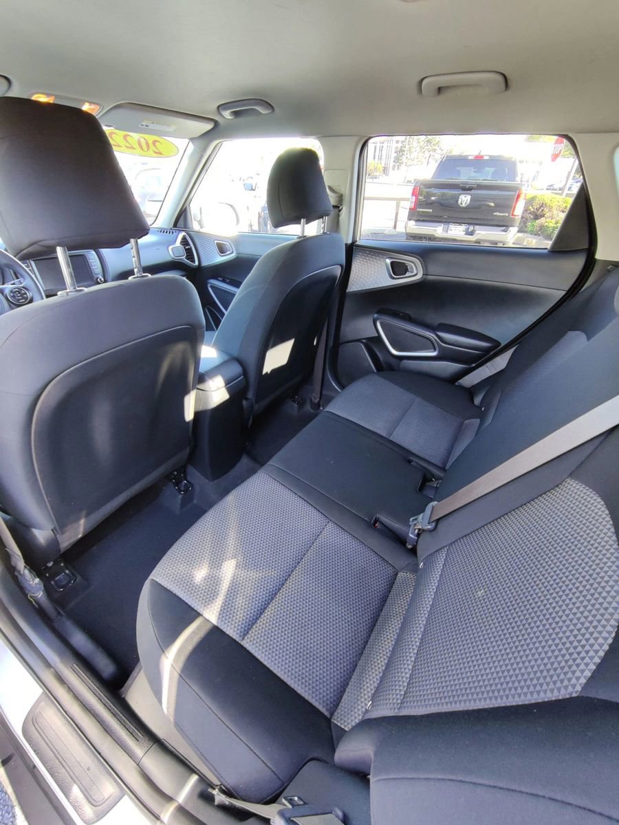 Used 2022 Kia Soul LX image 18