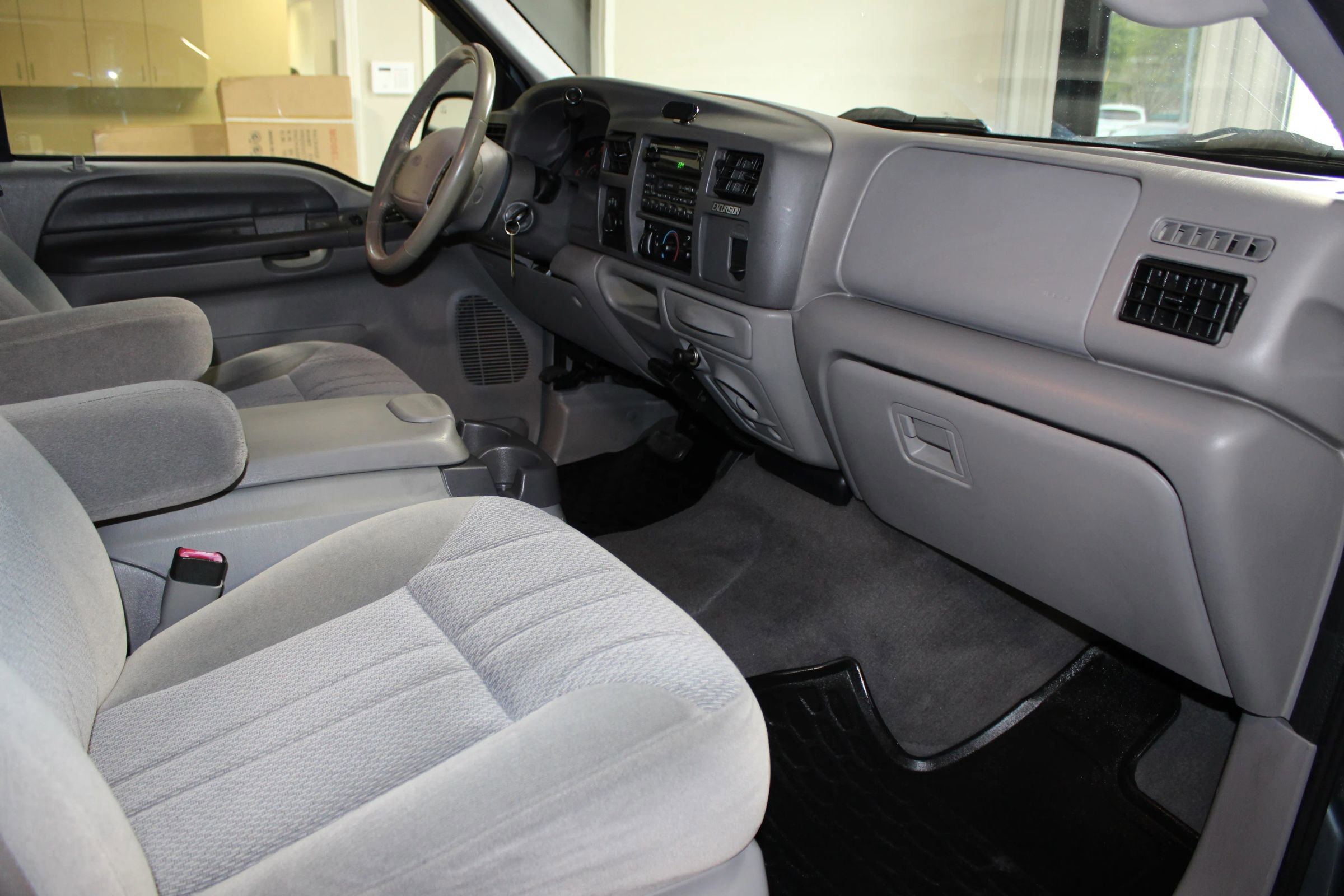 Used 2000 Ford Excursion XLT AWD/4WD image 28