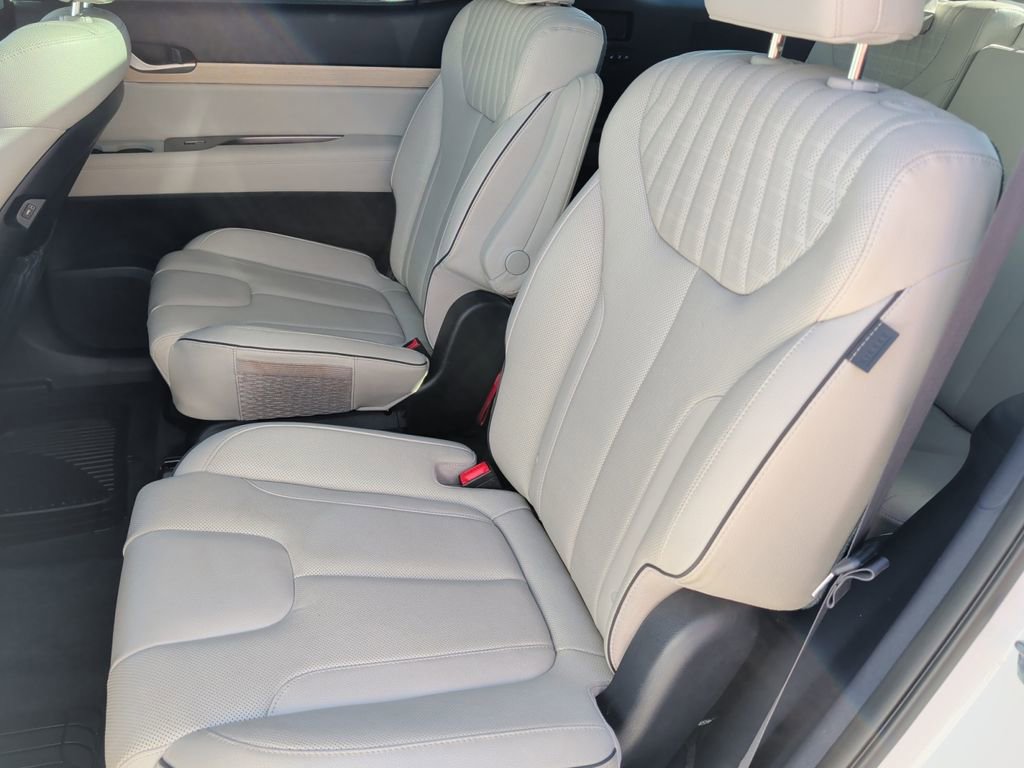 Used 2024 Hyundai Palisade Limited image 16