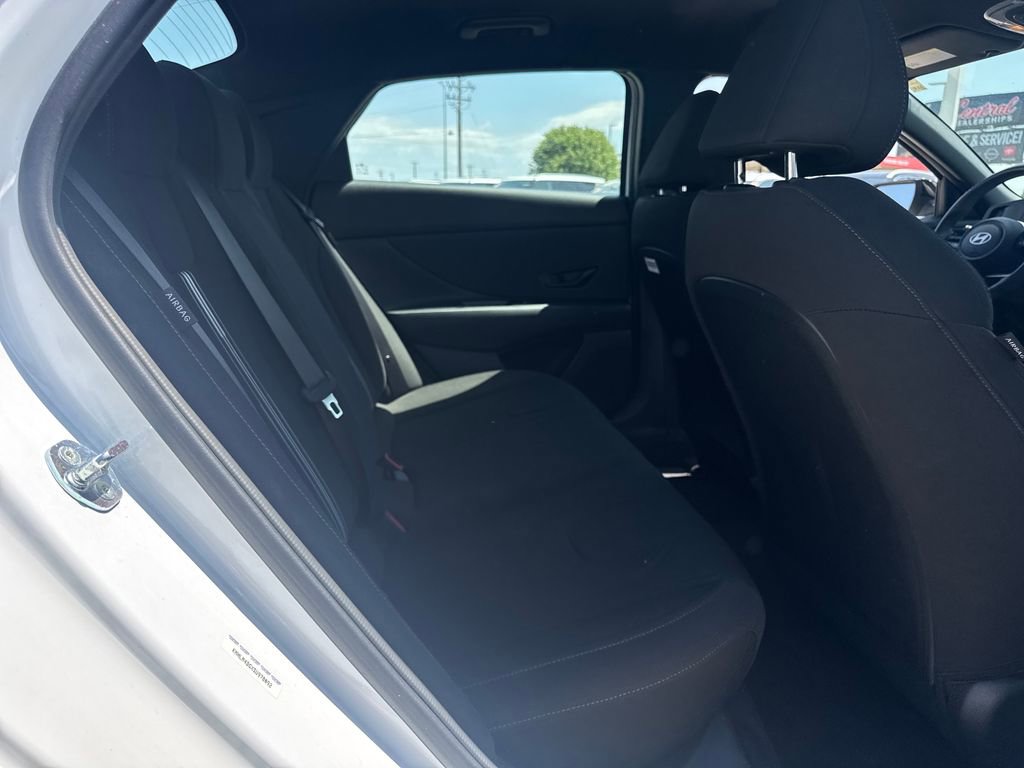 Used 2025 Hyundai Elantra Sport FWD image 12