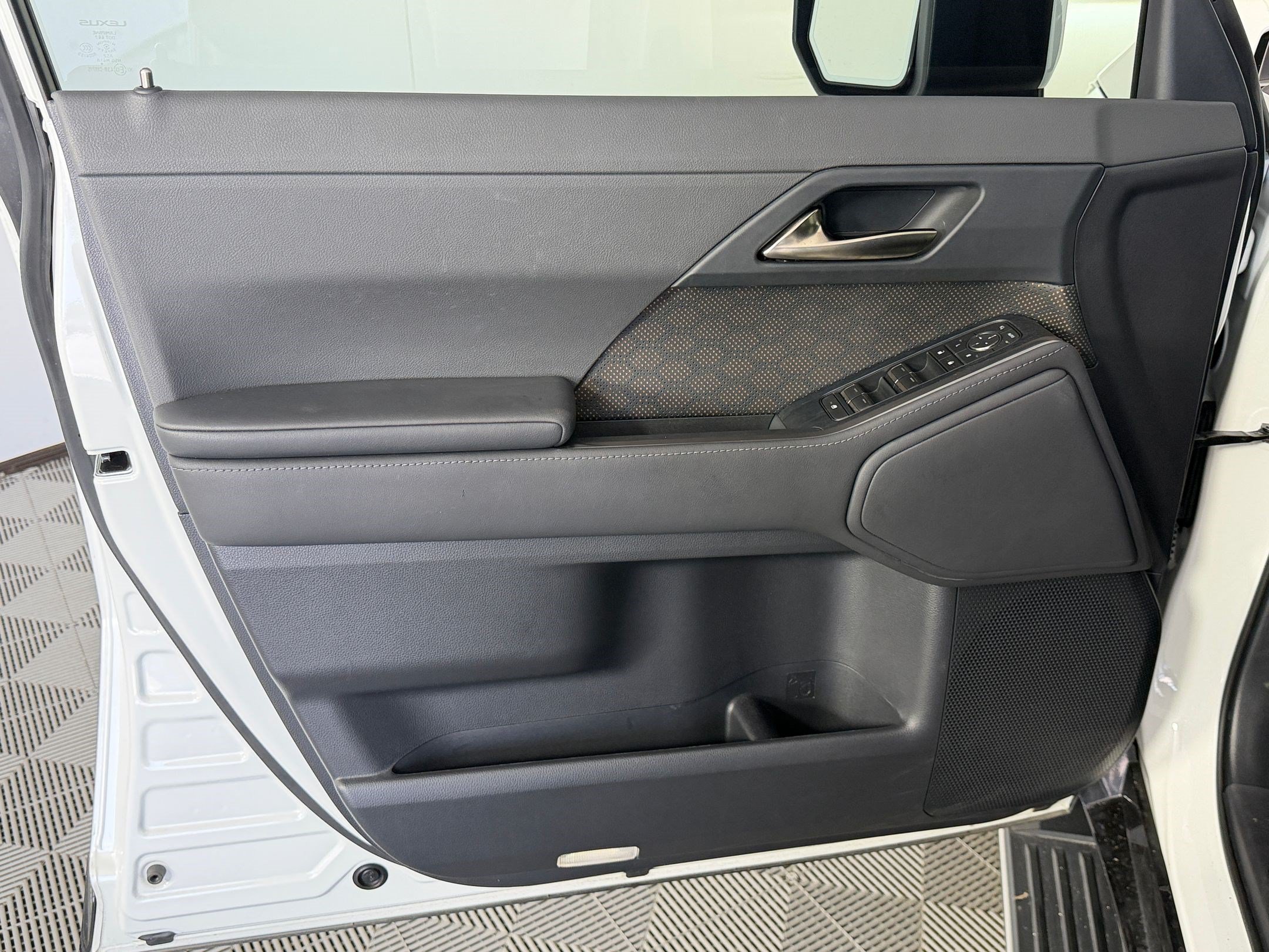 Used 2024 Lexus GX 550 w/ Accessory Package (Z1) AWD/4WD image 23