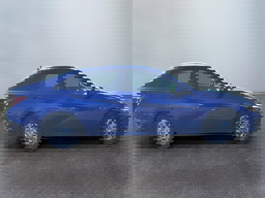 Certified 2024 Hyundai Elantra SE image 4