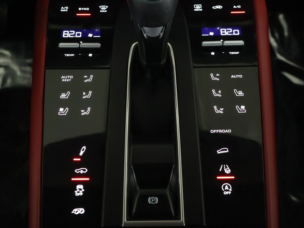 Used 2024 Porsche Macan GTS image 44