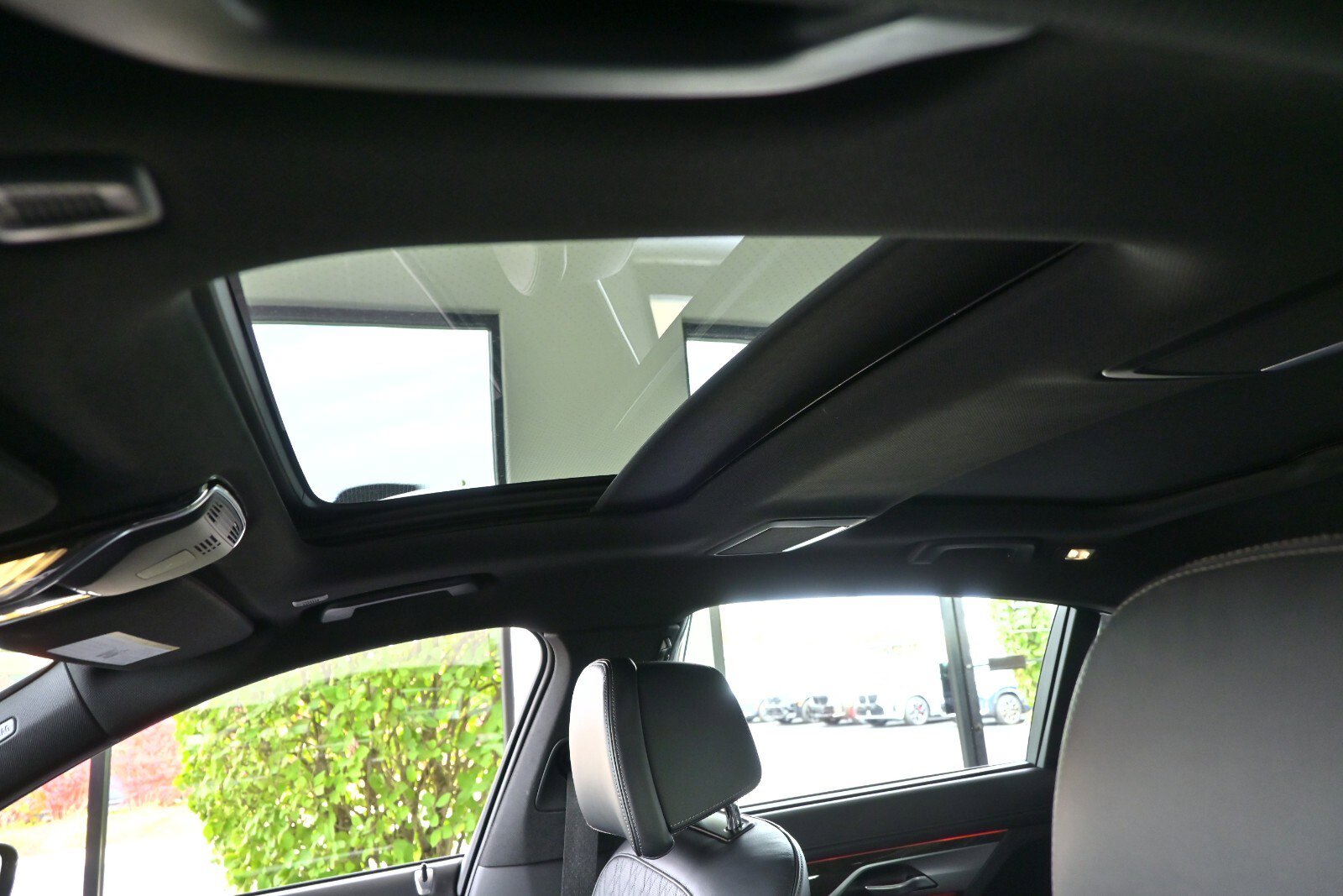 Used 2022 BMW 750i xDrive w/ Executive Package image 16