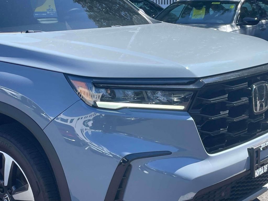 Certified 2024 Honda Pilot Touring image 9