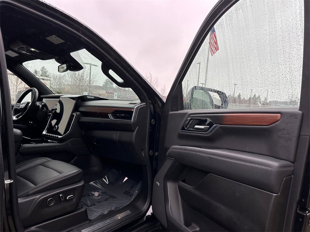 Used 2025 GMC Yukon XL Denali image 11