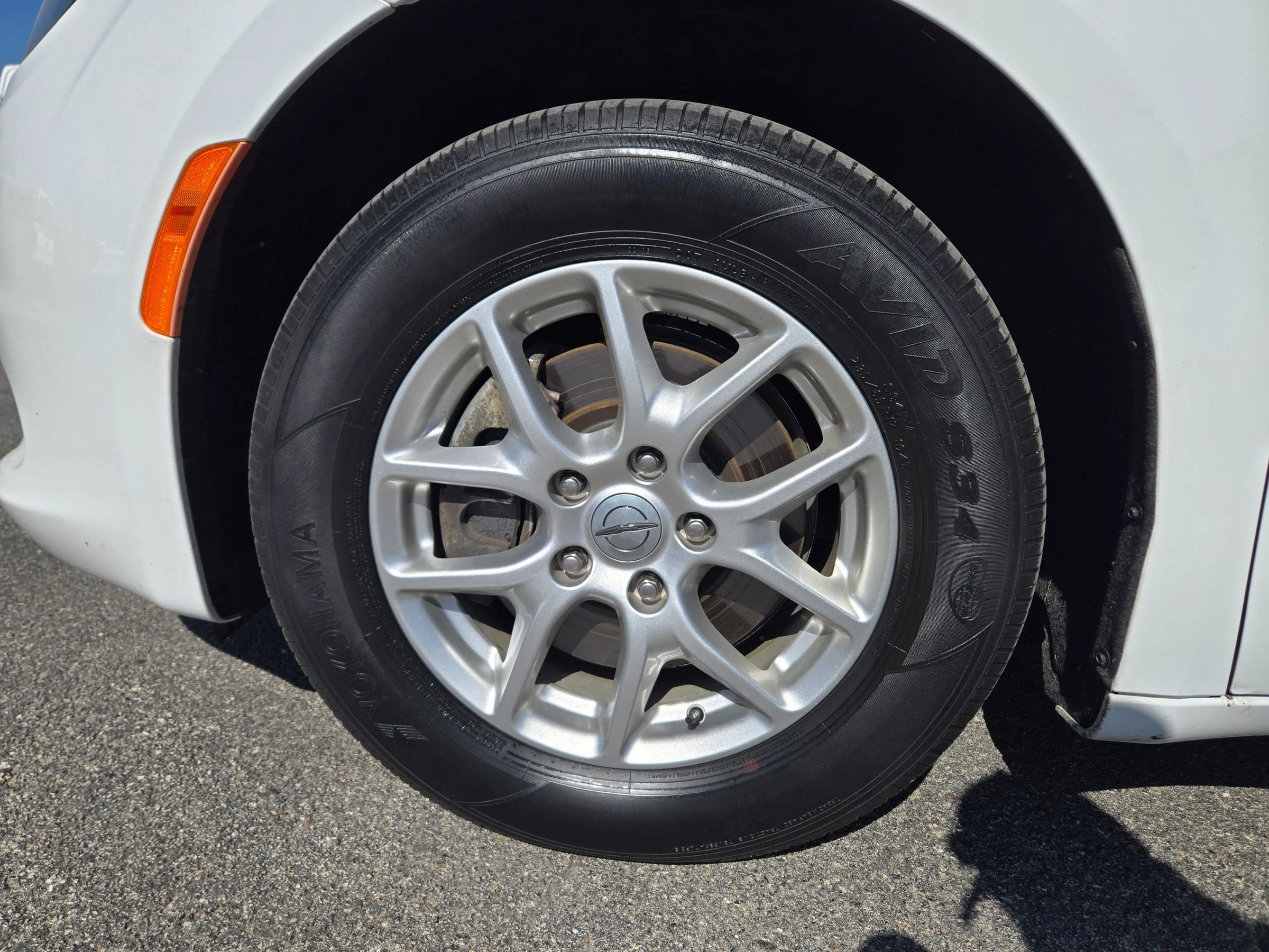 Used 2022 Chrysler Voyager LX image 19