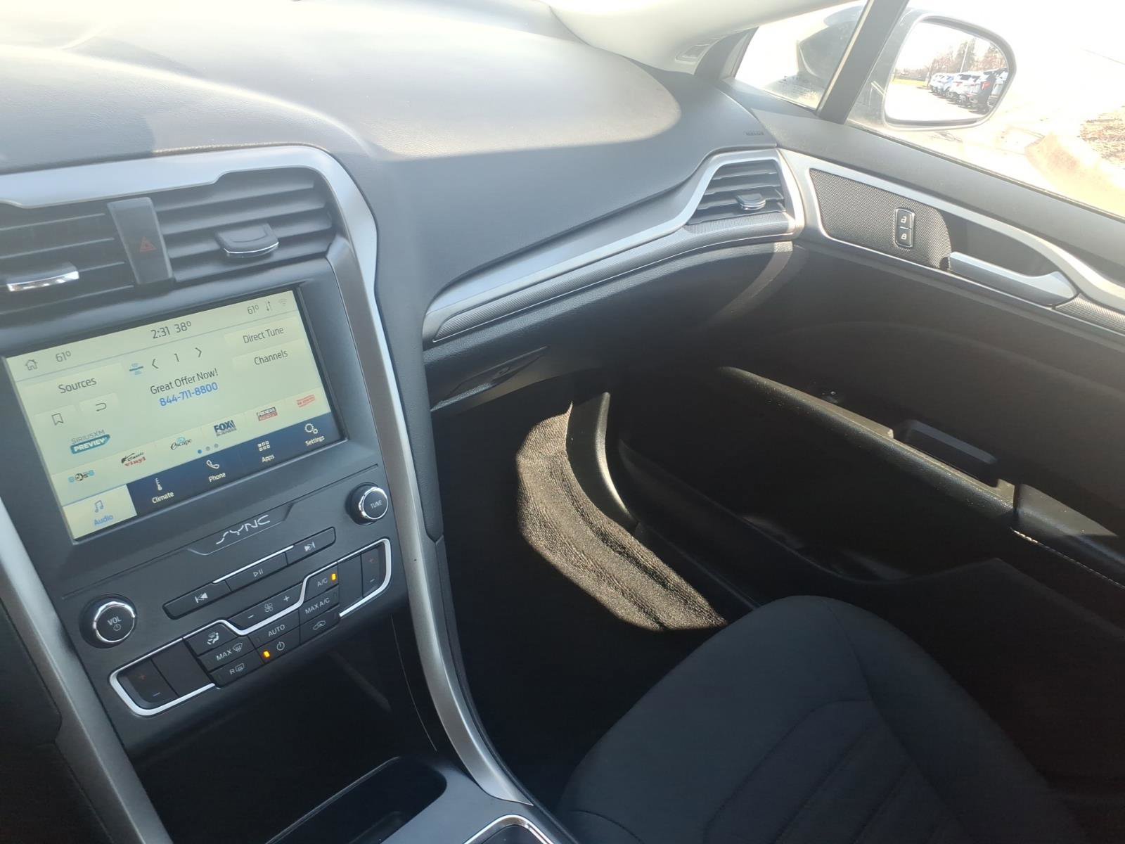 Used 2020 Ford Fusion SE image 20