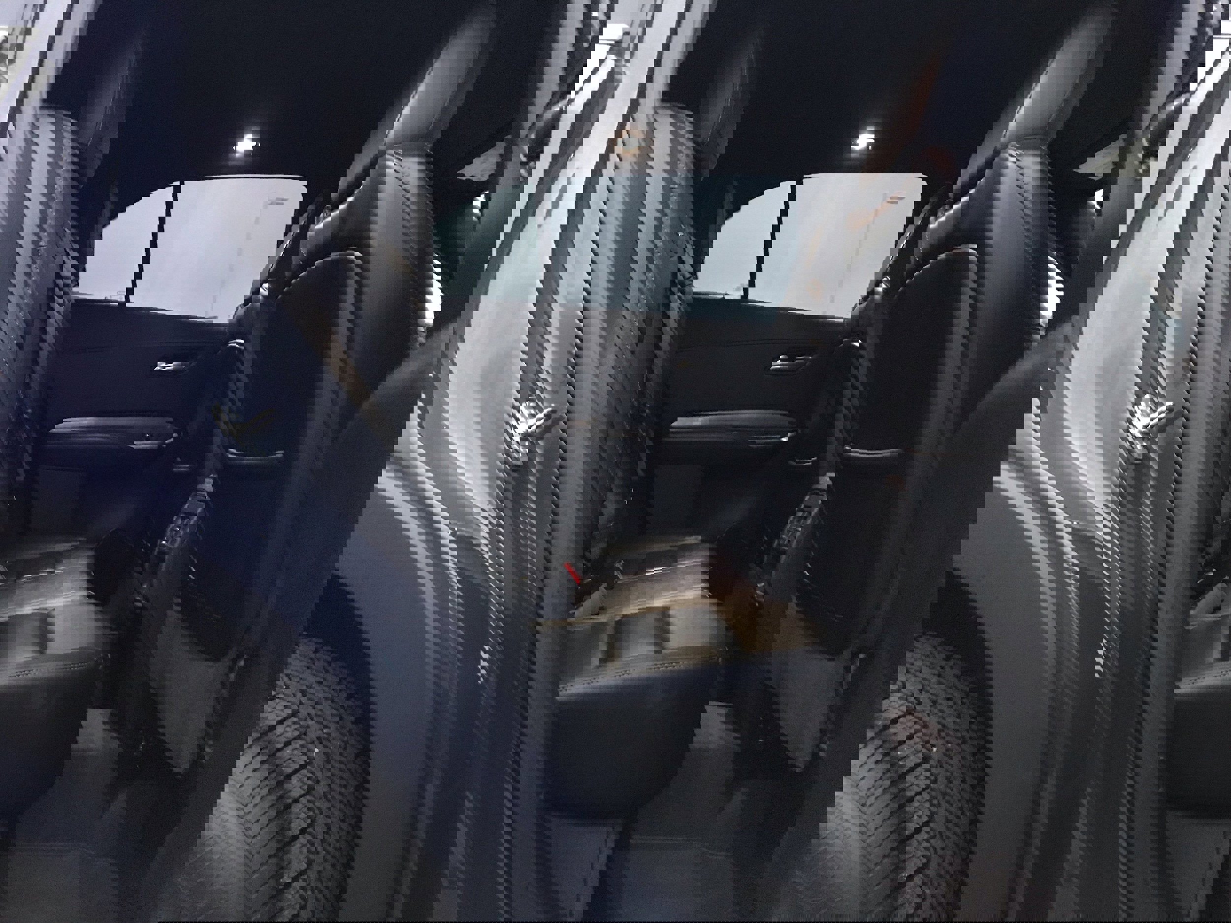 Used 2025 Cadillac XT4 Premium Luxury image 15