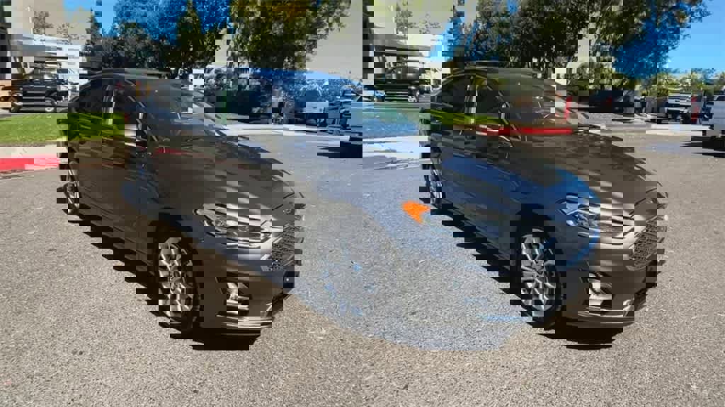 Used 2020 Ford Fusion Energi Titanium image 2