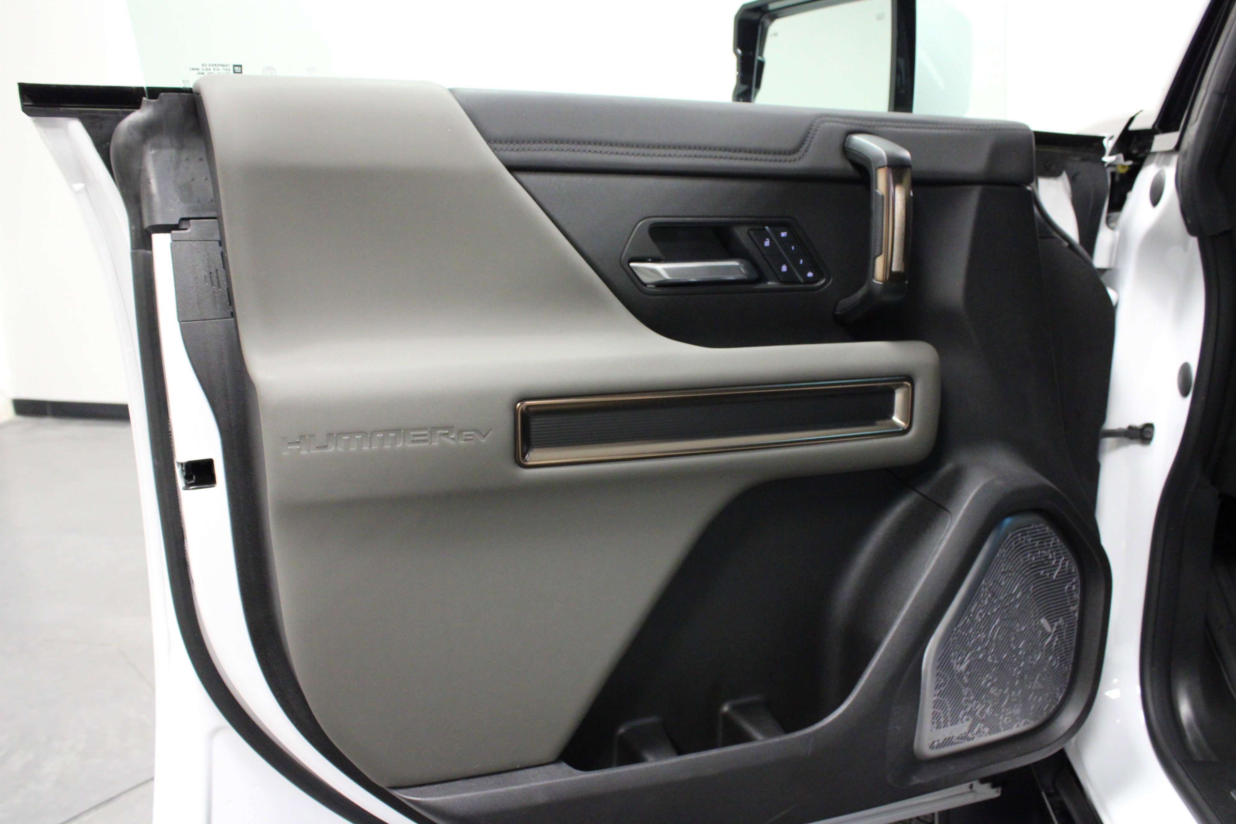 Used 2025 GMC Hummer EV 3X w/ LPO, Sport Package image 11