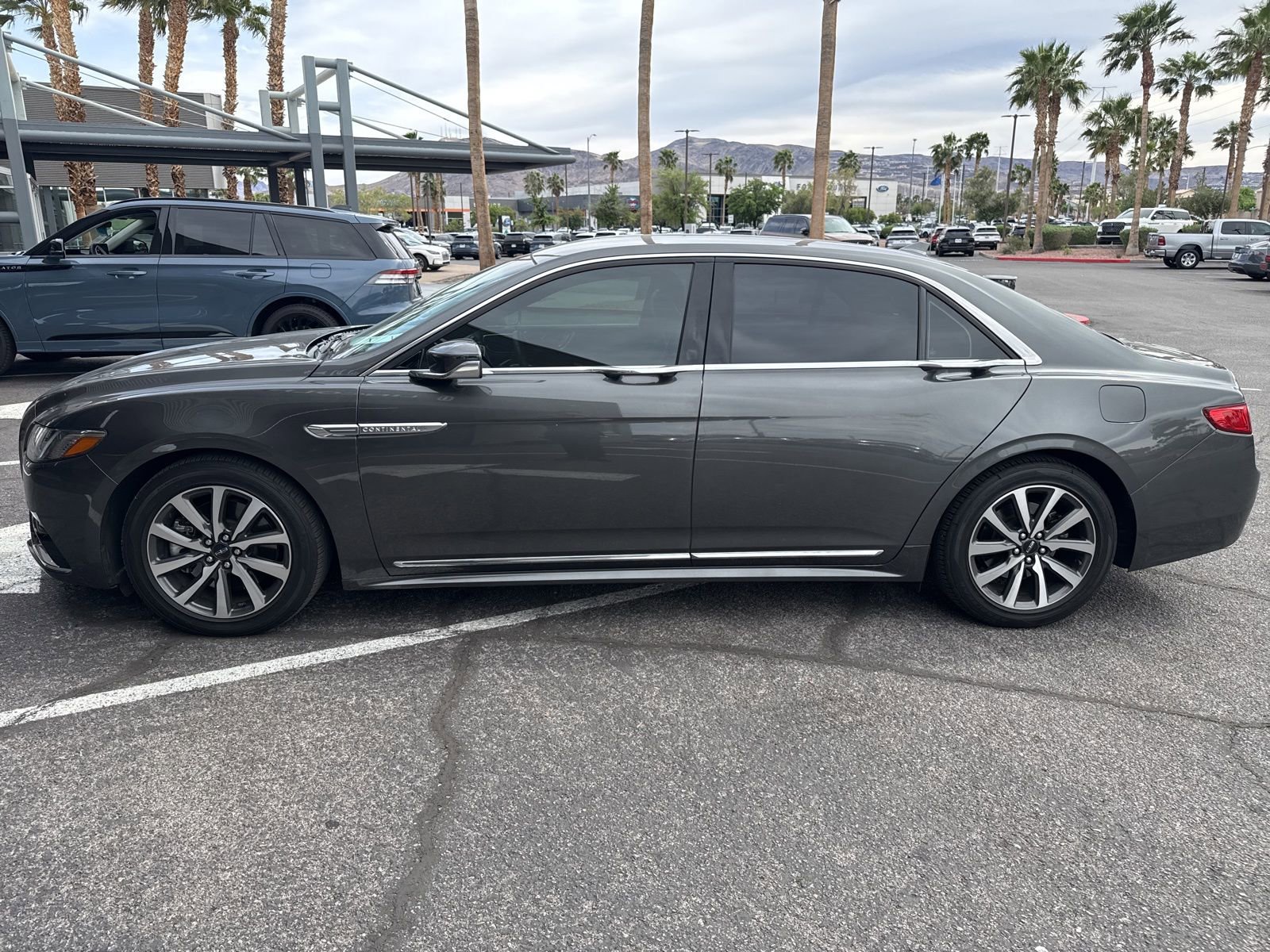 Used 2019 Lincoln Continental Premiere image 8