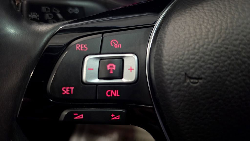 Used 2022 Volkswagen Passat 2.0T FWD image 22