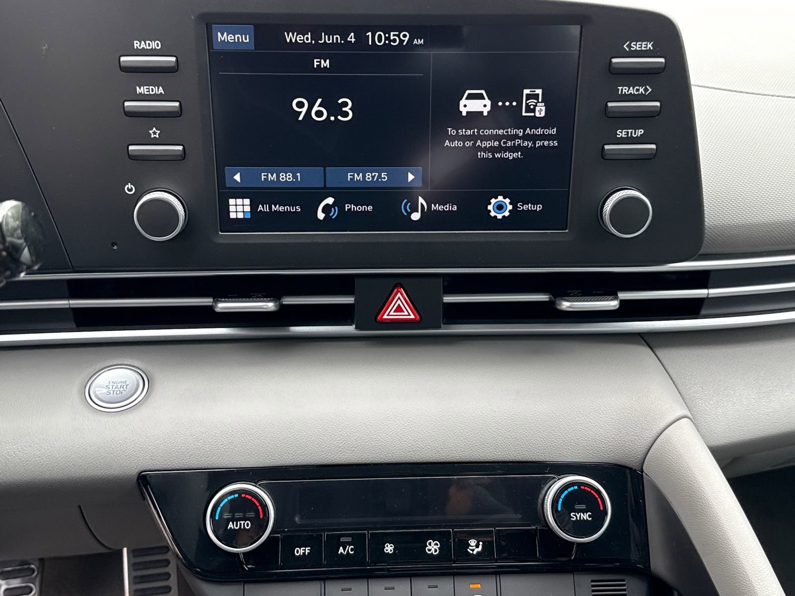 Certified 2025 Hyundai Elantra Sport image 27