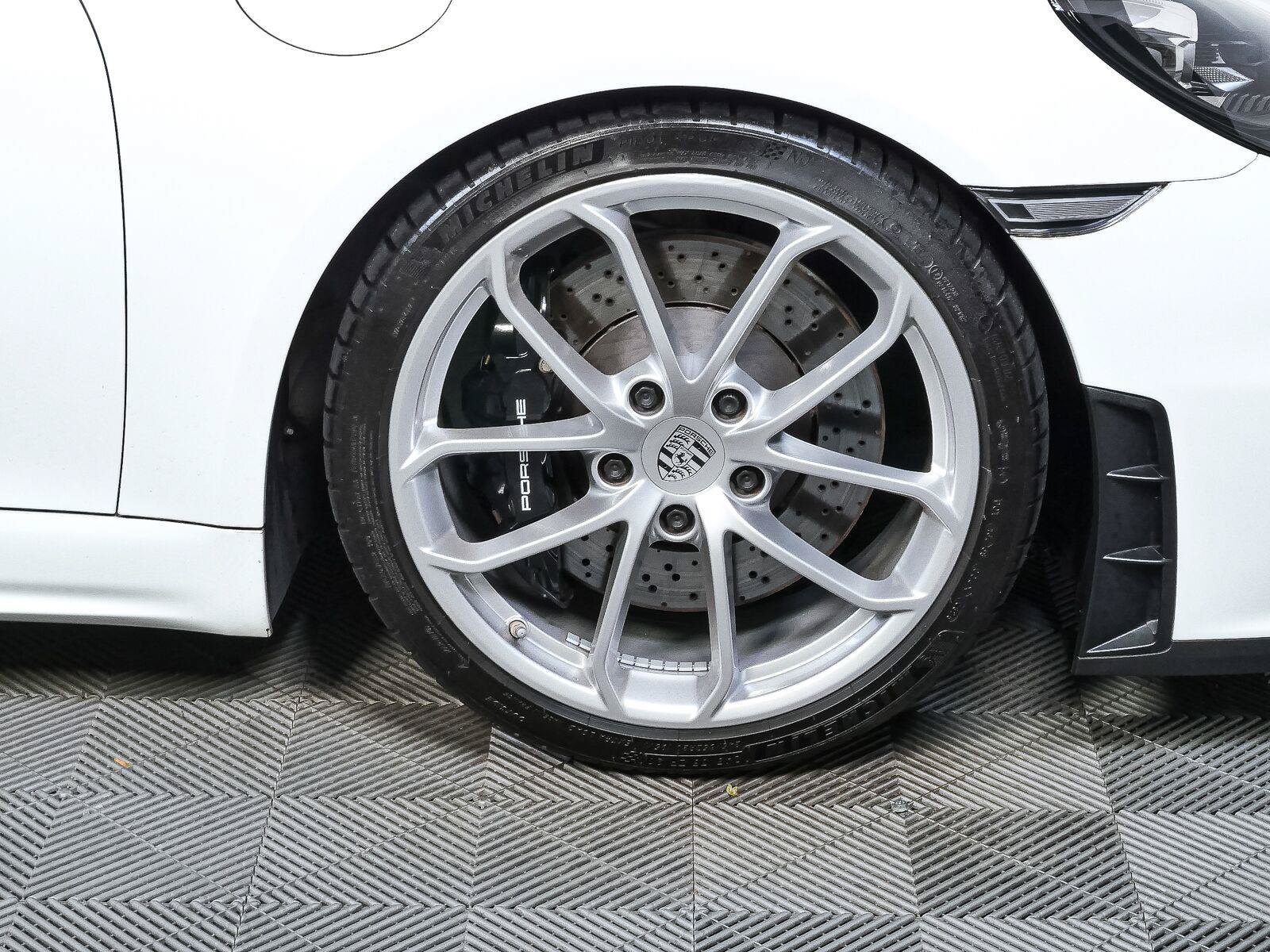 Used 2021 Porsche 718 Boxster Spyder RWD image 13