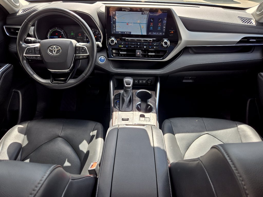 Used 2020 Toyota Highlander Platinum AWD/4WD image 2