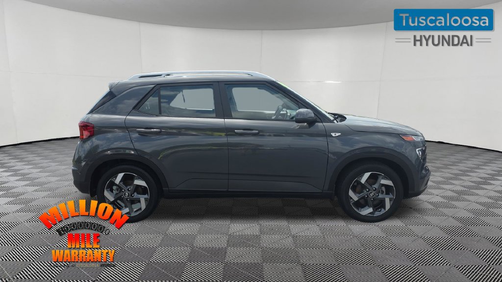 Used 2023 Hyundai Venue SEL FWD image 9