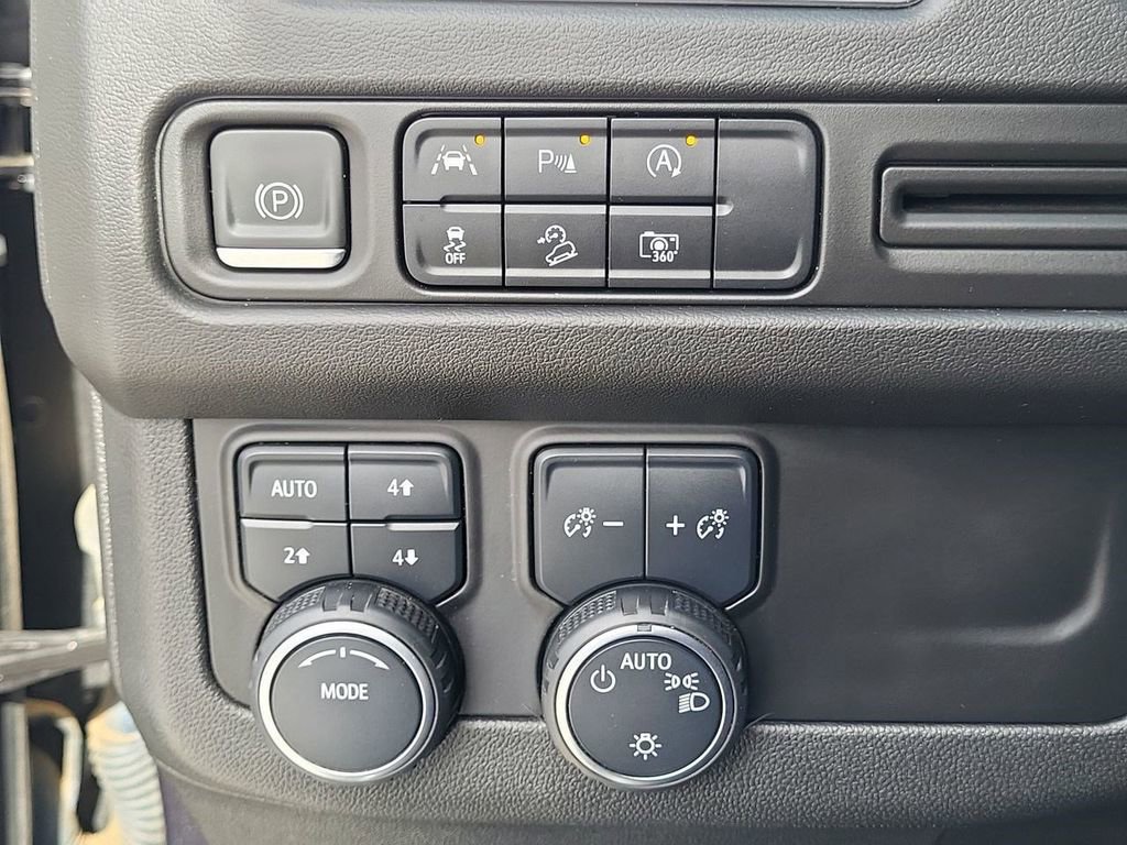 Used 2023 Chevrolet Tahoe Z71 w/ Luxury Package image 24