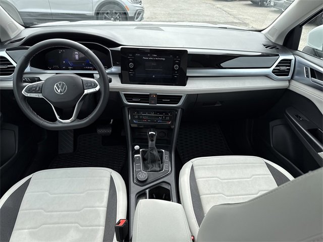Used 2025 Volkswagen Taos SE image 13