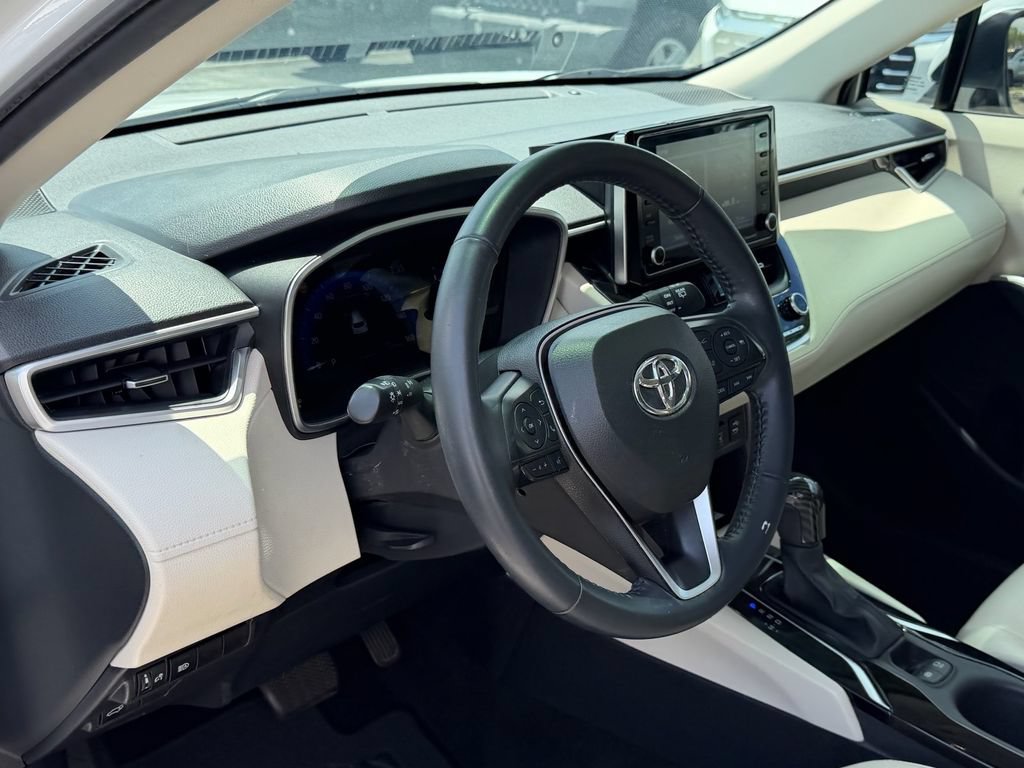 Used 2022 Toyota Corolla Cross XLE w/ Convenience Package AWD/4WD image 12