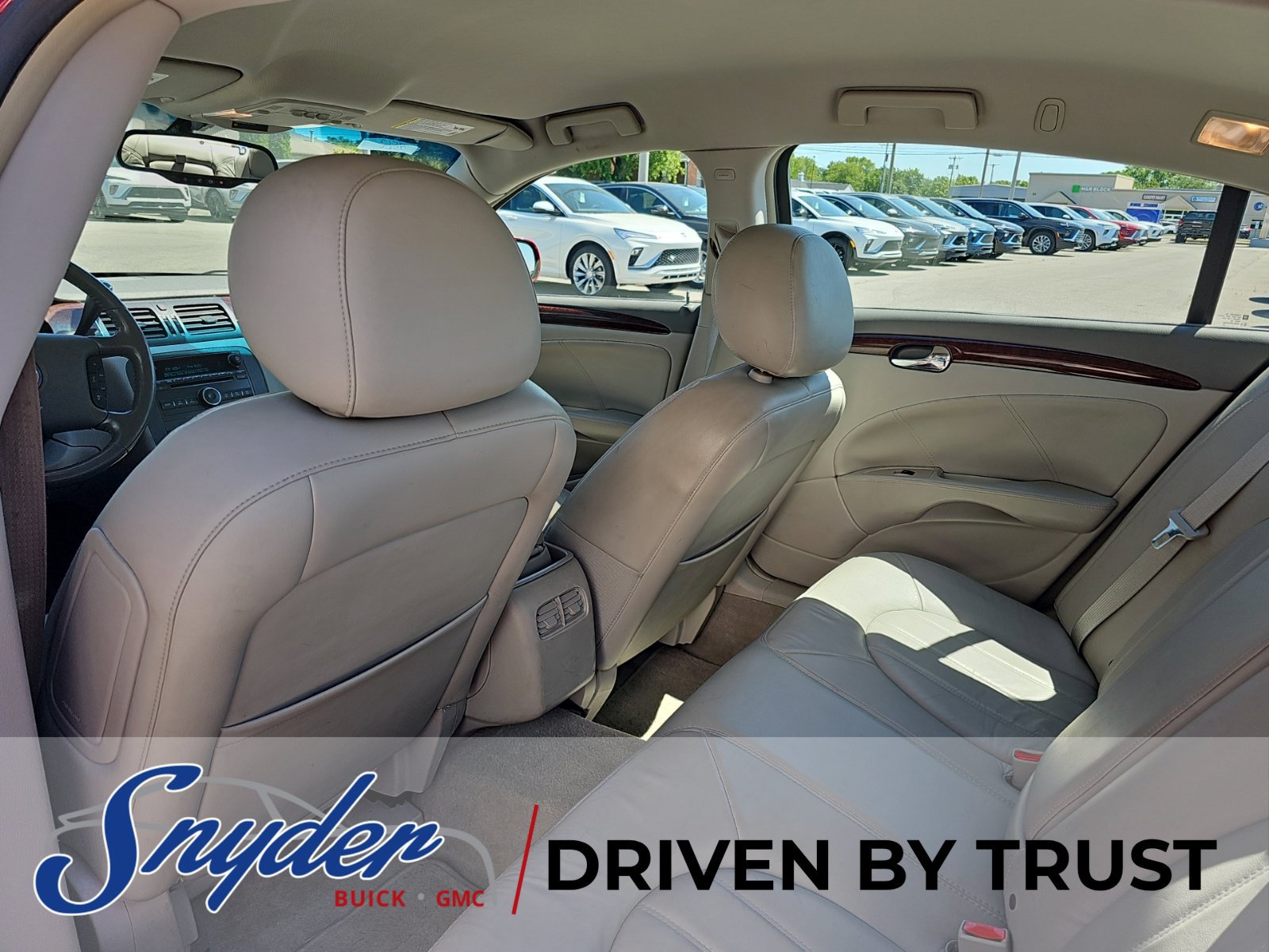Used 2011 Buick Lucerne CXL FWD image 18
