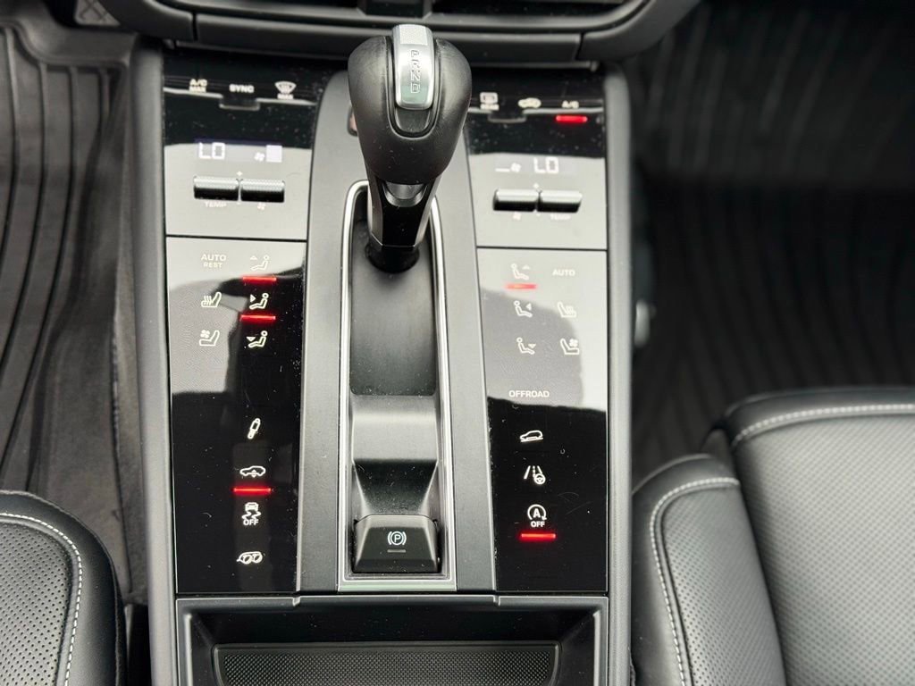 Used 2024 Porsche Macan GTS AWD/4WD image 18