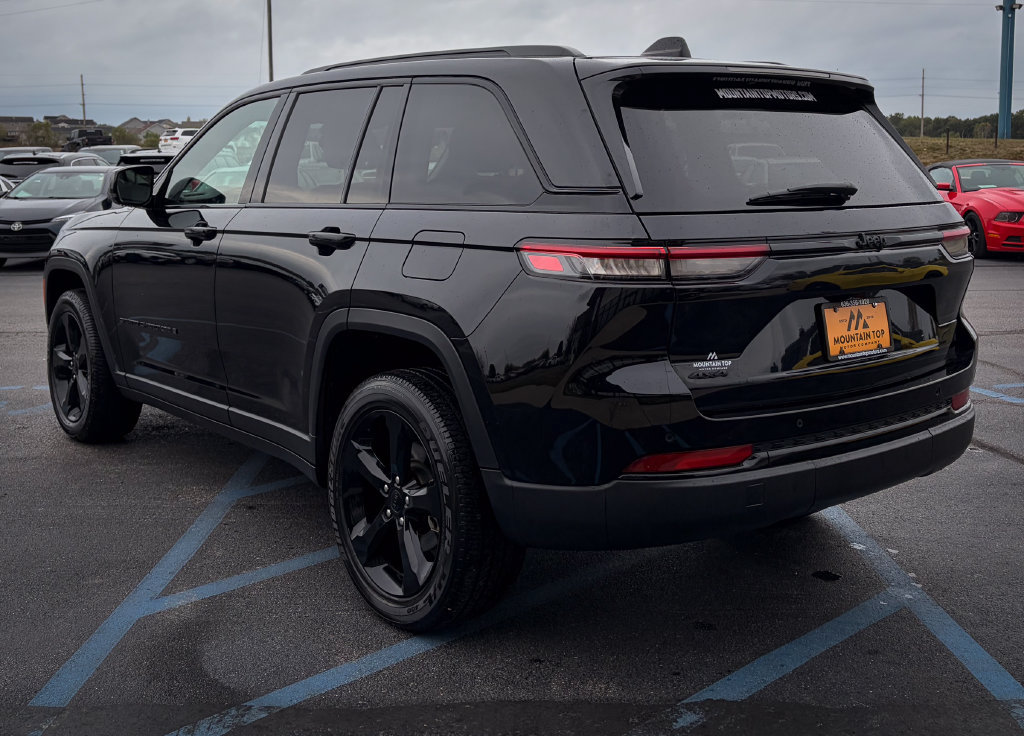 Used 2023 Jeep Grand Cherokee Altitude AWD/4WD image 21