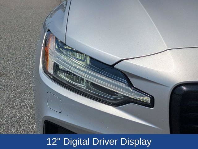 Used 2022 Volvo S60 B5 Momentum w/ Premium Package FWD image 12