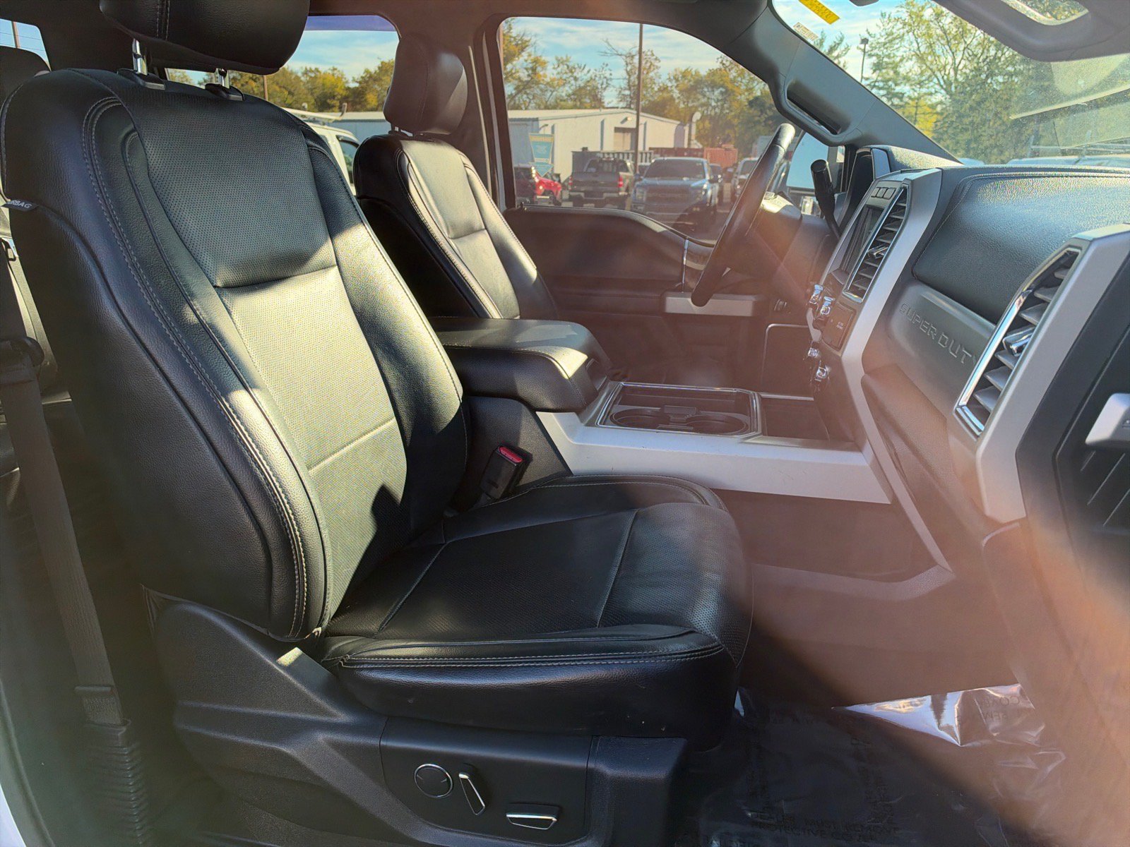 Used 2017 Ford F250 Lariat w/ Lariat Ultimate Package AWD/4WD image 17
