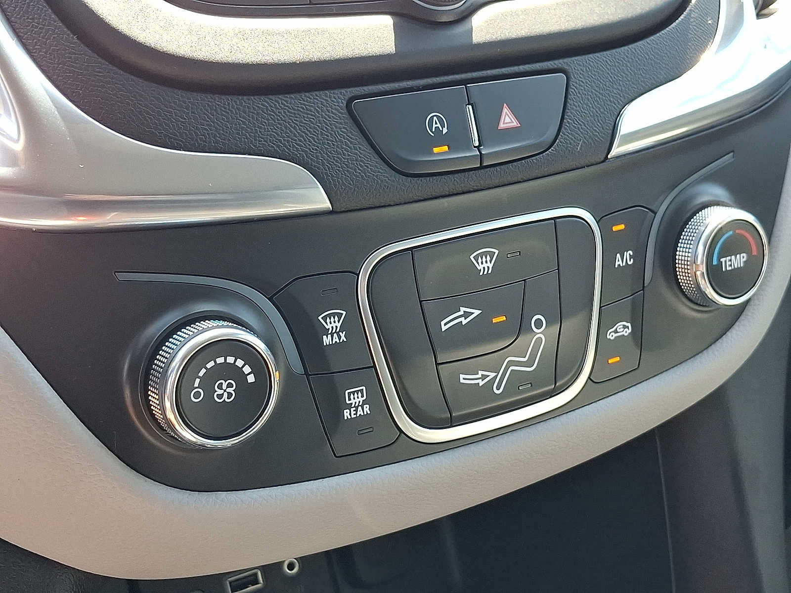 Used 2023 Chevrolet Equinox LS AWD/4WD image 16