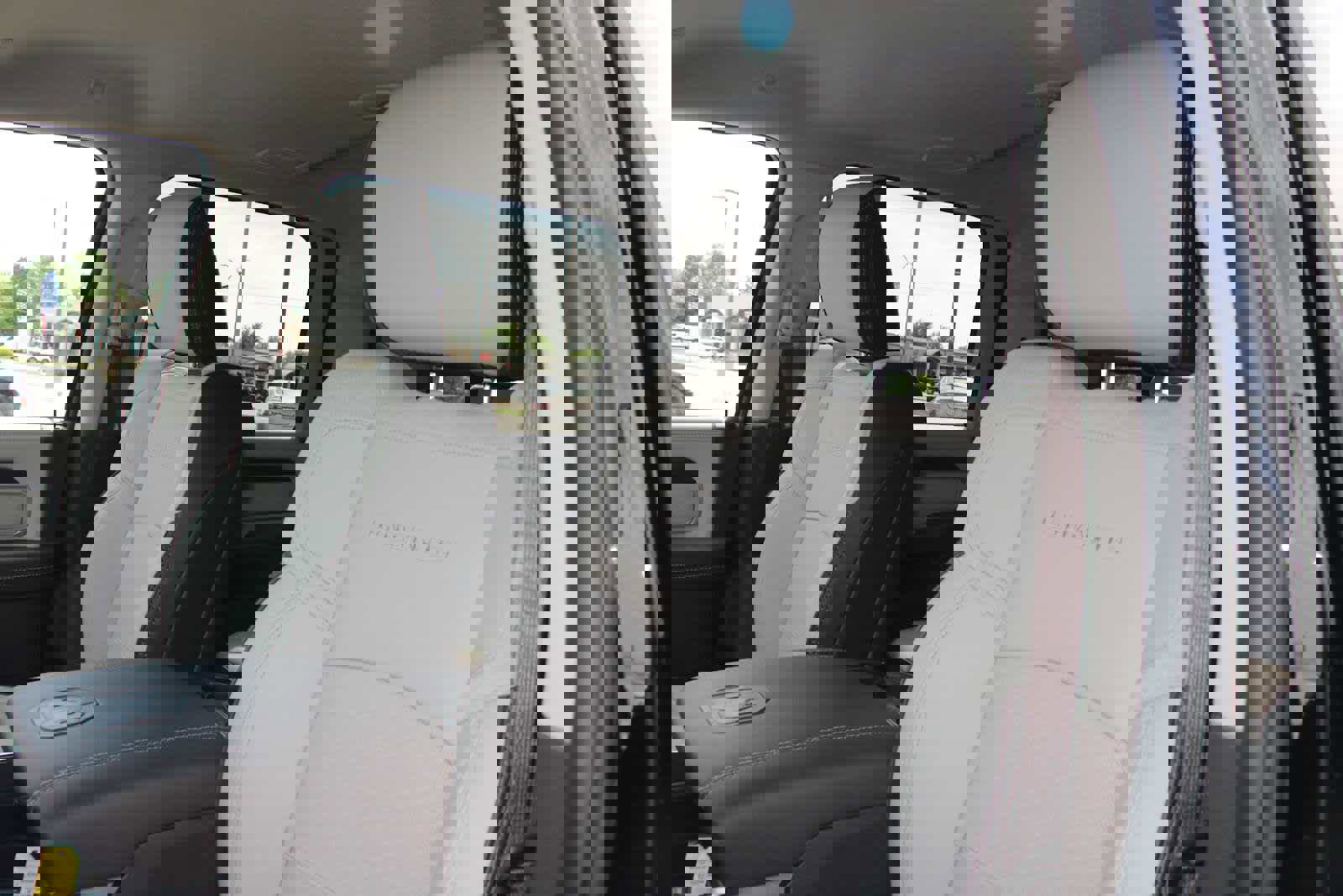 New 2025 RAM 3500 Laramie w/ Towing Technology Group image 15