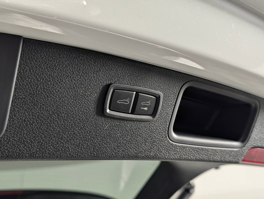 New 2026 Porsche Macan image 18