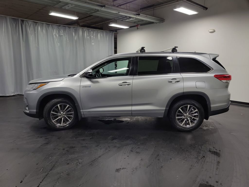 Used 2017 Toyota Highlander XLE image 5