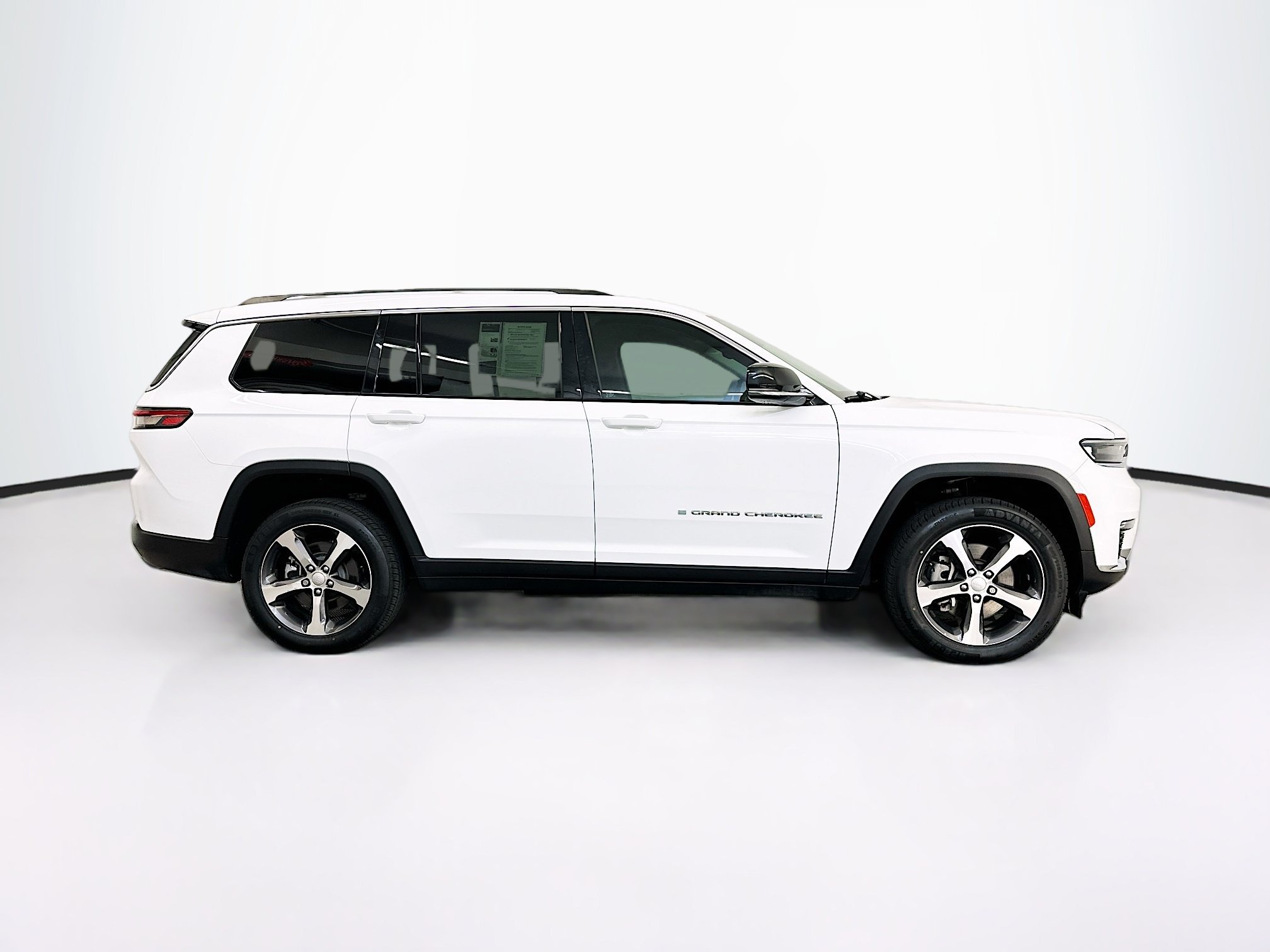 Used 2023 Jeep Grand Cherokee L Limited AWD/4WD image 10