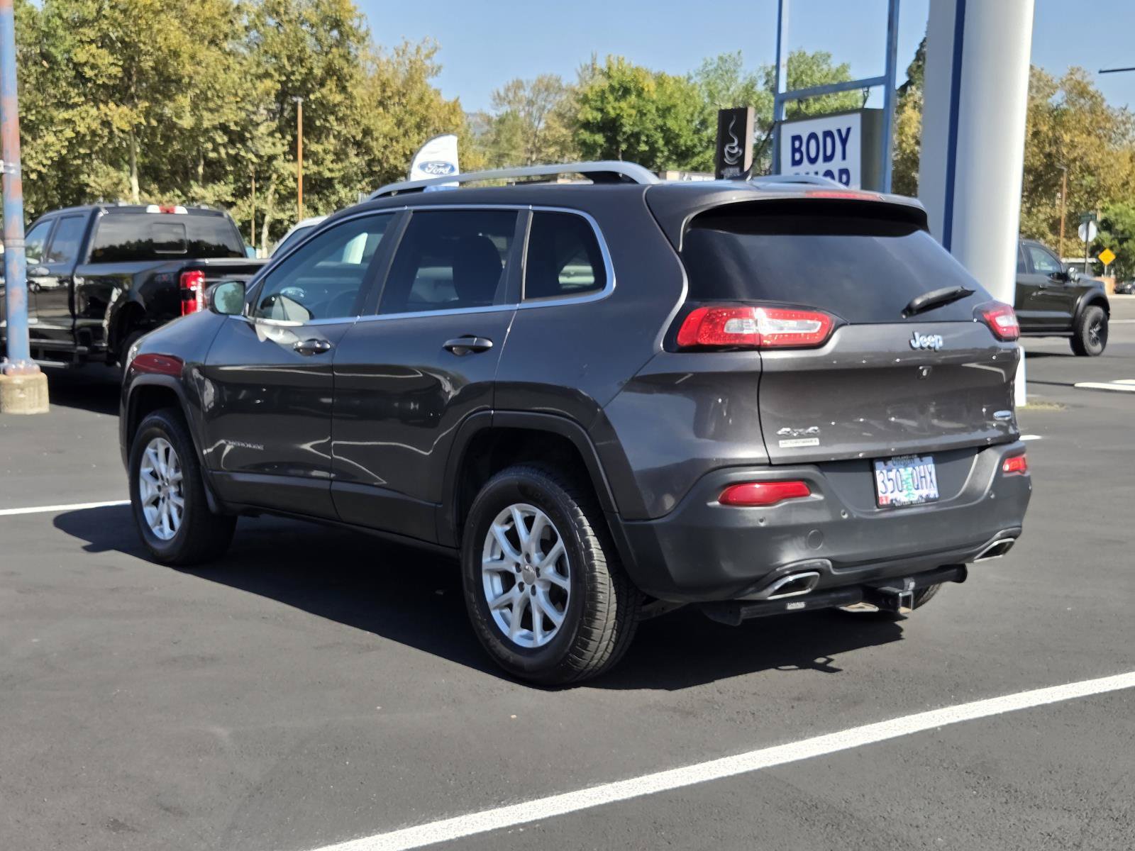 Used 2015 Jeep Cherokee Latitude w/ Comfort/Convenience Group AWD/4WD image 7