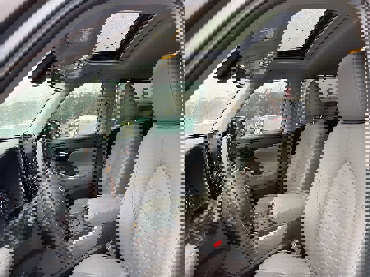 Used 2020 Toyota Highlander XLE image 4