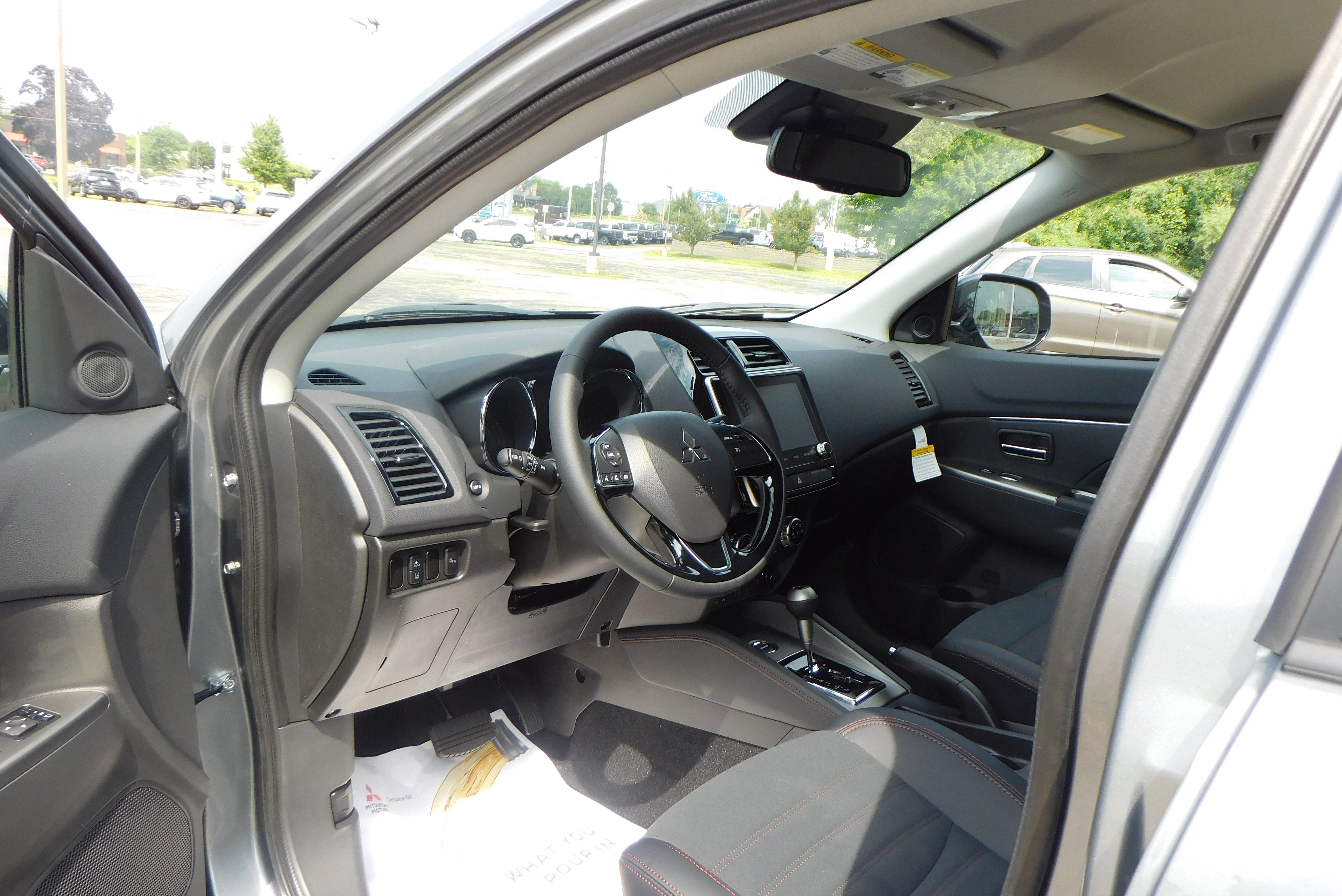 New 2025 Mitsubishi Outlander Sport SE image 12